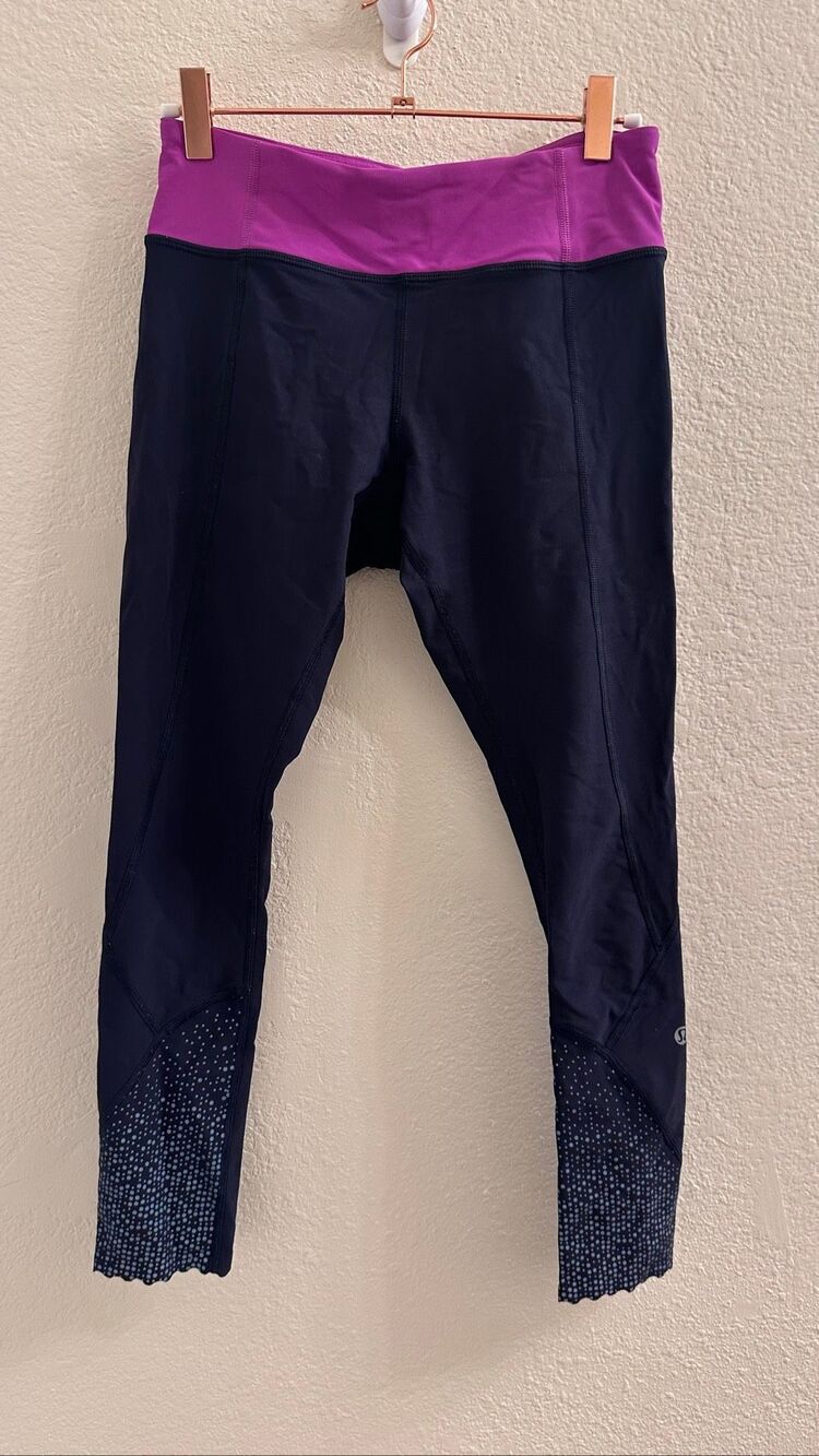 Lululemon Women’s Black and Purple Cropped Leggings Size 6